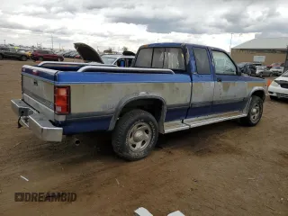 1995 Dodge Dakota z VIN 1B7GG23Y4SS124349, wystawiony jako Copart lot #55723114 z przebiegiem 136 156 mil mil oraz Tytuł czysty. Historia ofert i sprzedaży dostępna na DreamBid. Obrazek 3.