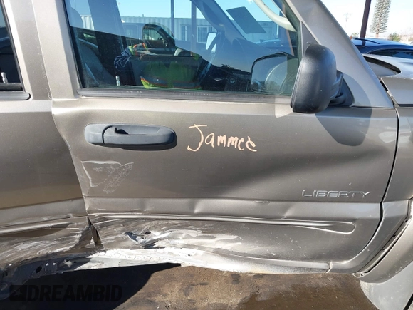 2004 Jeep Liberty Limited with VIN 1J4GL58K64W254155, listed as a IAAI auction lot 41350175 with 165,822 mi miles. Bid and sale history available at carsss.com. Image 5.
