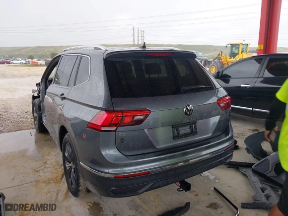 2022 Volkswagen Tiguan SE with VIN 3VV3B7AX0NM159344, listed as a IAAI auction lot 40788371 with 29,938 mi miles. Bid and sale history available at carsss.com. Image 3.