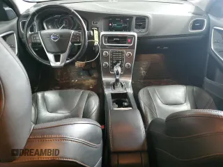 2016 Volvo V60 Cross Country T5 with VIN YV4612HK9G1008592, listed as a Copart auction lot 41995765 with 136,871 mi miles and Salvage Title. Bid and sale history available at carsss.com. Image 8.