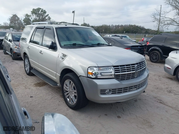 2007 Lincoln Navigator with VIN 5LMFU28557LJ21232, listed as a IAAI auction lot 41521036 with 124,374 mi miles. Bid and sale history available at carsss.com. Image 1.