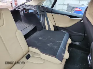 2013 Tesla Model S z VIN 5YJSA1DN6DFP08911, wystawiony jako Copart lot #60751295 z przebiegiem Nie podano mil oraz Czysty tytuł • Clean title. Historia ofert i sprzedaży dostępna na DreamBid. Obrazek 10.