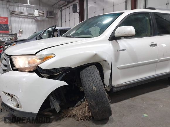 2013 Toyota Highlander Limited with VIN 5TDDK3EH6DS251104, listed as a IAAI auction lot 42605817 with 131,720 mi miles and . Bid and sale history available at DreamBid. Image 6.