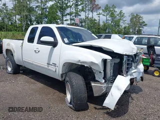 2007 GMC Sierra 2500HD SLT z VIN 1GTHK29607E518459, wystawiony jako IAAI lot #40120837 z przebiegiem 287 407 mil mil oraz . Historia ofert i sprzedaży dostępna na DreamBid. Obrazek 1.
