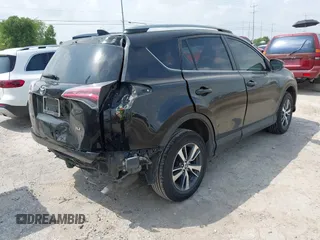 2018 Toyota RAV4 XLE z VIN 2T3WFREV4JW495379, wystawiony jako IAAI lot #42406849 z przebiegiem 132 126 mil mil oraz . Historia ofert i sprzedaży dostępna na DreamBid. Obrazek 4.