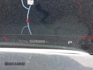 2024 BMW XM z VIN 5YM23CS0XR9U57042, wystawiony jako IAAI lot #42438088 z przebiegiem 2 888 mil mil oraz . Historia ofert i sprzedaży dostępna na DreamBid. Obrazek 7.