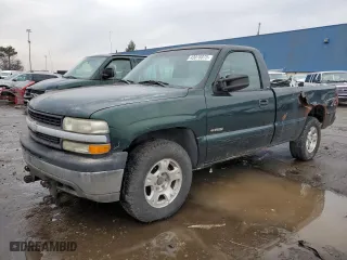 2002 Chevrolet Silverado 1500 LS with VIN 1GCEK14T22Z241762, listed as a Copart auction lot 43076875 with 224,844 mi miles and Clean Title. Bid and sale history available at carsss.com. Image 1.