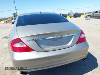 2006 Mercedes-Benz CLS 500 z VIN WDDDJ75X46A059753, wystawiony jako IAAI lot #42335719 z przebiegiem 113 962 mil mil oraz . Historia ofert i sprzedaży dostępna na DreamBid. Obrazek 16.
