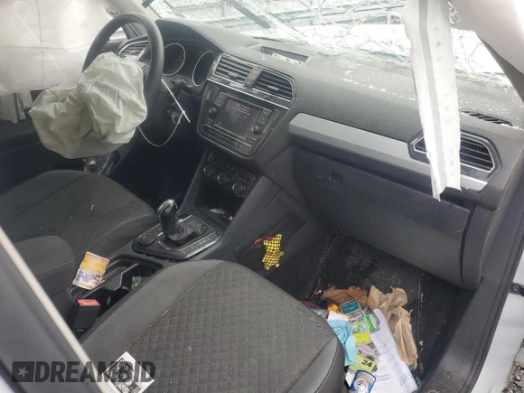 2018 Volkswagen Tiguan S z VIN 3VV0B7AX6JM115961, wystawiony jako Copart lot #51405135 z przebiegiem 92 096 mil mil oraz Szkoda całkowita • Salvage title. Historia ofert i sprzedaży dostępna na DreamBid. Obrazek 8.
