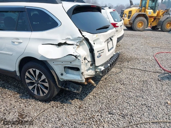 2016 Subaru Outback 2.5i Limited with VIN 4S4BSBNC6G3211922, listed as a IAAI auction lot 41847788 with 98,376 mi miles. Bid and sale history available at carsss.com. Image 6.