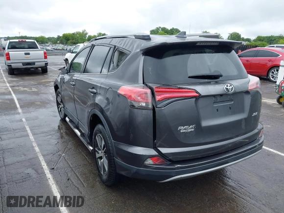 2018 Toyota RAV4 XLE z VIN JTMWFREV3JJ184752, wystawiony jako IAAI lot #42356452 z przebiegiem 79 532 mil mil oraz . Historia ofert i sprzedaży dostępna na DreamBid. Obrazek 3.