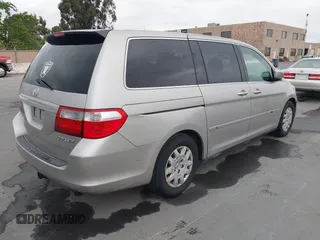2005 Honda Odyssey LX with VIN 5FNRL38205B026824, listed as a IAAI auction lot 42068656 with 140,914 mi miles. Bid and sale history available at carsss.com. Image 4.