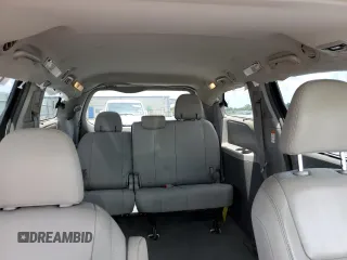 2018 Toyota Sienna XLE Auto Access Seat z VIN 5TDYZ3DC8JS917863, wystawiony jako Copart lot #61825655 z przebiegiem 249 491 mil mil oraz Szkoda całkowita • Salvage title. Historia ofert i sprzedaży dostępna na DreamBid. Obrazek 10.