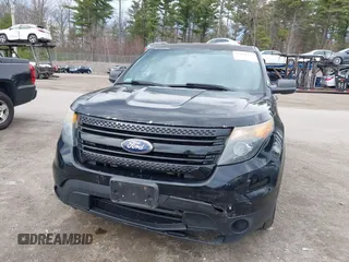 2013 Ford Utility Police Interceptor with VIN 1FM5K8AR3DGC20995, listed as a IAAI auction lot 42041125 with 199,419 mi miles. Bid and sale history available at carsss.com. Image 6.