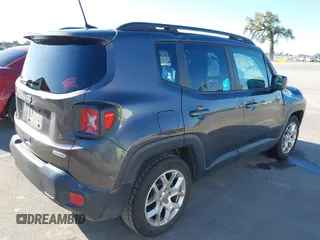 2018 Jeep Renegade Latitude with VIN ZACCJABB5JPH92303, listed as a IAAI auction lot 41762062 with 89,717 mi miles. Bid and sale history available at carsss.com. Image 4.