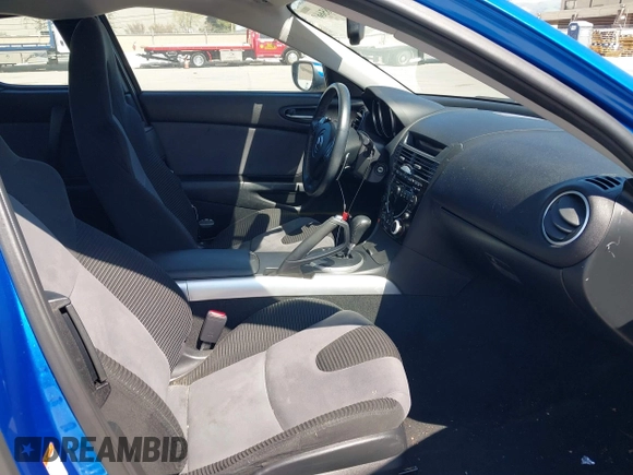 2005 Mazda RX-8 z VIN JM1FE17NX50157626, wystawiony jako IAAI lot #41885669 z przebiegiem 106 835 mil mil oraz . Historia ofert i sprzedaży dostępna na DreamBid. Obrazek 5.