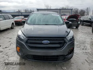 2018 Ford Escape S z VIN 1FMCU0F75JUD28557, wystawiony jako Copart lot #47191165 z przebiegiem 154 597 mil mil oraz Czysty tytuł • Clean title. Historia ofert i sprzedaży dostępna na DreamBid. Obrazek 5.