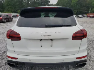 2016 Porsche Cayenne z VIN WP1AA2A25GLA10575, wystawiony jako Copart lot #56941595 z przebiegiem Nie podano mil oraz Szkoda całkowita • Salvage title. Historia ofert i sprzedaży dostępna na DreamBid. Obrazek 6.
