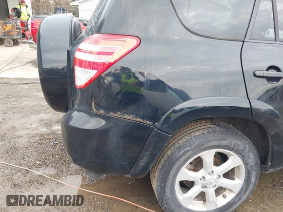2009 Toyota RAV4 Ltd with VIN JTMZK31VX9D000106, listed as a IAAI auction lot 41621107 with 136,676 mi miles. Bid and sale history available at carsss.com. Image 18.