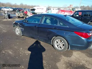 2011 Hyundai Sonata GLS with VIN 5NPEB4AC7BH120139, listed as a IAAI auction lot 41812637 with 86,119 mi miles. Bid and sale history available at carsss.com. Image 17.