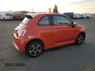 2015 FIAT 500e with VIN 3C3CFFGE5FT585805, listed as a Copart auction lot 81520364 with 43,946 mi miles and Clean Title. Bid and sale history available at carsss.com. Image 3.