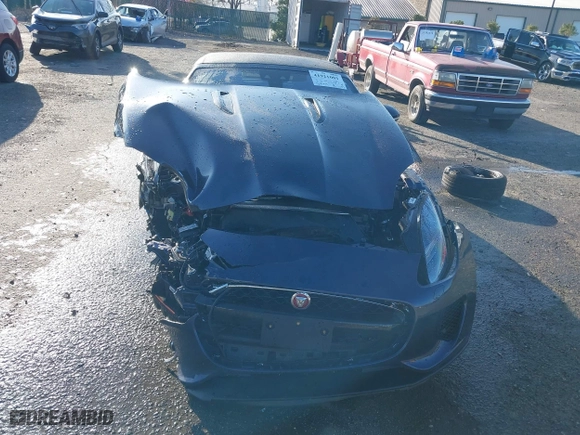 2019 Jaguar F-TYPE P300 with VIN SAJDD5GX3KCK62586, listed as a IAAI auction lot 41921001 with 30,099 mi miles. Bid and sale history available at carsss.com. Image 13.