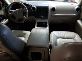 2005 Ford Expedition Eddie Bauer z VIN 1FMFU18505LA32517, wystawiony jako Copart lot #51774225 z przebiegiem 236 079 mil mil oraz Szkoda całkowita • Salvage title. Historia ofert i sprzedaży dostępna na DreamBid. Obrazek 8.