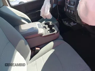 2017 Ram 1500 Tradesman z VIN 3C6JR6DG2HG734559, wystawiony jako IAAI lot #41650921 z przebiegiem 120 953 mil mil oraz . Historia ofert i sprzedaży dostępna na DreamBid. Obrazek 5.