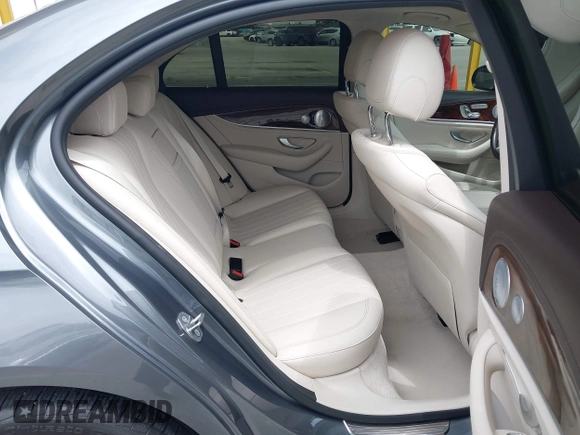 2018 Mercedes-Benz E-Class E 300 with VIN WDDZF4JB3JA409950, listed as a IAAI auction lot 42032598 with 44,381 mi miles. Bid and sale history available at carsss.com. Image 8.