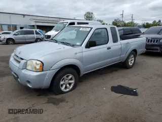 2001 Nissan Frontier XE z VIN 1N6DD26S11C381168, wystawiony jako Copart lot #56638525 z przebiegiem 101 188 mil mil oraz Czysty tytuł • Clean title. Historia ofert i sprzedaży dostępna na DreamBid. Obrazek 1.