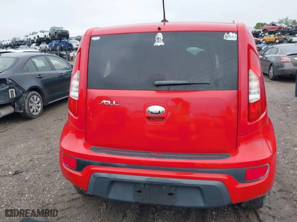 2013 Kia Soul ! with VIN KNDJT2A66D7577087, listed as a IAAI auction lot 41401712 with NaN miles. Bid and sale history available at carsss.com. Image 17.