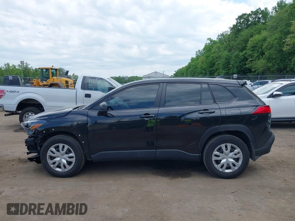 2023 Toyota Corolla Cross L z VIN 7MUAAABG8PV056556, wystawiony jako IAAI lot #42212865 z przebiegiem 13 948 mil mil oraz . Historia ofert i sprzedaży dostępna na DreamBid. Obrazek 14.