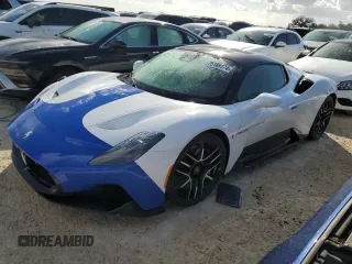2023 Maserati MC20 z VIN ZAMBMRAB5P0413183, wystawiony jako Copart lot #75189174 z przebiegiem Nie podano mil oraz Nie do naprawy • Non repairable. Historia ofert i sprzedaży dostępna na DreamBid. Obrazek 1.