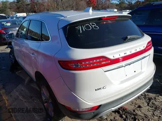 2019 Lincoln MKC Select z VIN 5LMCJ2D9XKUL17108, wystawiony jako IAAI lot #41045354 z przebiegiem 109 798 mil mil oraz . Historia ofert i sprzedaży dostępna na DreamBid. Obrazek 3.