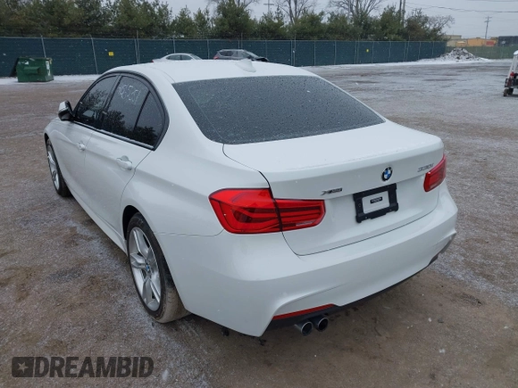 2018 BMW 3 Series 330i xDrive z VIN WBA8D9C51JEM33833, wystawiony jako IAAI lot #41565351 z przebiegiem 31 729 mil mil oraz . Historia ofert i sprzedaży dostępna na DreamBid. Obrazek 3.