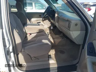 2003 Chevrolet Suburban LT with VIN 3GNEC16ZX3G322144, listed as a IAAI auction lot 41439053 with 239,789 mi miles. Bid and sale history available at carsss.com. Image 5.