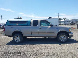 2001 Ford F-150 XL z VIN 2FTRX18L61CA78784, wystawiony jako IAAI lot #42228289 z przebiegiem 208 507 mil mil oraz . Historia ofert i sprzedaży dostępna na DreamBid. Obrazek 13.