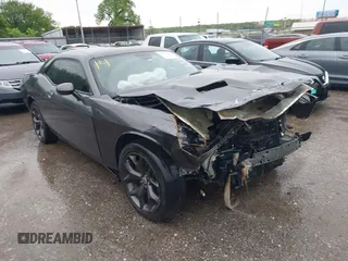 2019 Dodge Challenger SXT z VIN 2C3CDZAG5KH501681, wystawiony jako IAAI lot #42106812 z przebiegiem 85 464 mil mil oraz . Historia ofert i sprzedaży dostępna na DreamBid. Obrazek 1.