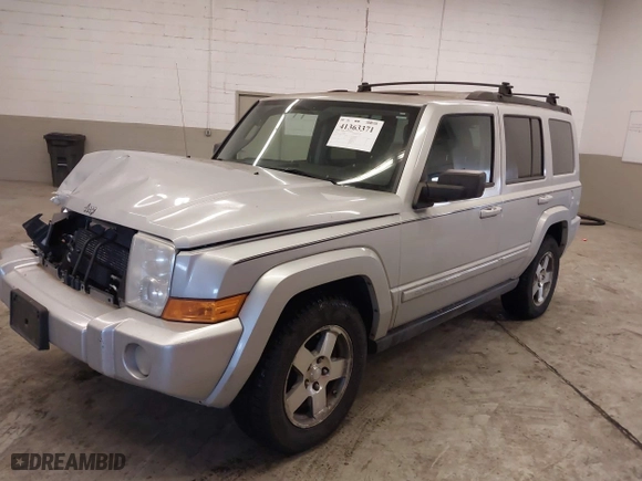 2010 Jeep Commander Sport with VIN 1J4RG4GK3AC118099, listed as a IAAI auction lot 41363371 with 195,824 mi miles. Bid and sale history available at carsss.com. Image 17.