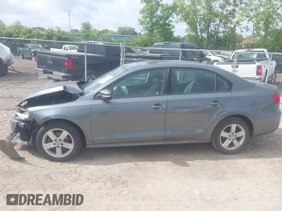 2012 Volkswagen Jetta TDI w/Premium & Nav с VIN 3VWLL7AJ1CM394756, выставлен на аукционе IAAI как лот 42378030 с пробегом 130 515 миль миль и . История ставок и продаж доступна на DreamBid. Изображение 15.
