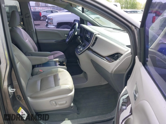 2016 Toyota Sienna XLE with VIN 5TDYK3DC4GS708455, listed as a IAAI auction lot 41914114 with 140,451 mi miles. Bid and sale history available at carsss.com. Image 5.