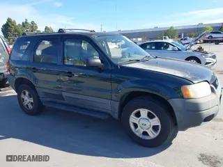 2004 Ford Escape XLT with VIN 1FMCU03184DA00828, listed as a IAAI auction lot 42021621 with 164,667 mi miles. Bid and sale history available at carsss.com. Image 1.