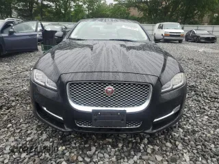 2017 Jaguar XJ Portfolio z VIN SAJWJ2GD3H8W10775, wystawiony jako Copart lot #59276325 z przebiegiem 90 345 mil mil oraz Szkoda całkowita • Salvage title. Historia ofert i sprzedaży dostępna na DreamBid. Obrazek 5.