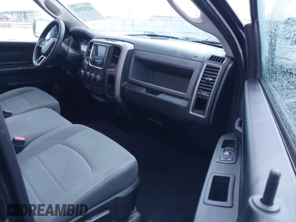 2018 Ram 1500 Express z VIN 1C6RR7FT4JS238082, wystawiony jako IAAI lot #41203915 z przebiegiem 85 863 mil mil oraz . Historia ofert i sprzedaży dostępna na DreamBid. Obrazek 5.