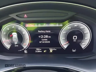 2025 Audi Q8 Premium Plus z VIN WA1EVBF18SD011370, wystawiony jako IAAI lot #42033326 z przebiegiem 164 mil mil oraz . Historia ofert i sprzedaży dostępna na DreamBid. Obrazek 7.