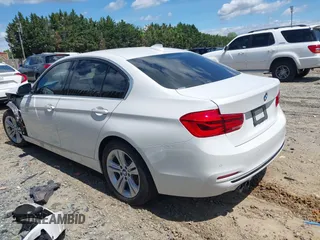 2017 BMW 3 Series 330e z VIN WBA8E1C53HK895336, wystawiony jako IAAI lot #42189989 z przebiegiem 112 023 mil mil oraz . Historia ofert i sprzedaży dostępna na DreamBid. Obrazek 3.