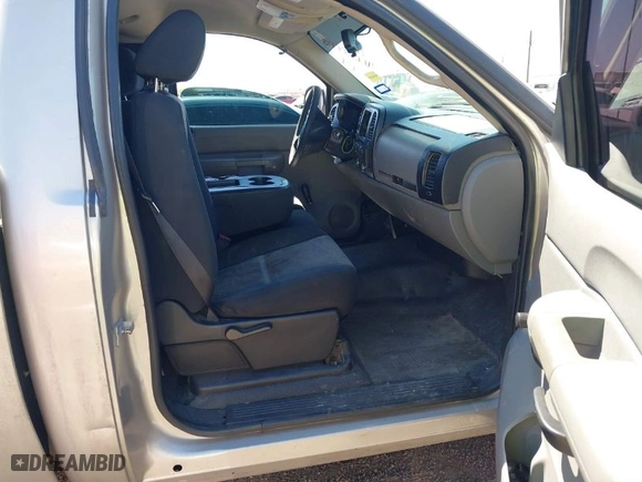 2007 GMC Sierra 1500 Classic Work Truck with VIN 1GTEC14X87Z624810, listed as a IAAI auction lot 41722798 with 113,592 mi miles. Bid and sale history available at carsss.com. Image 5.