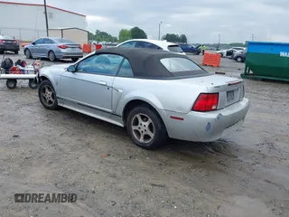 2001 Ford Mustang Deluxe z VIN 1FAFP44461F132453, wystawiony jako IAAI lot #42243068 z przebiegiem 183 171 mil mil oraz . Historia ofert i sprzedaży dostępna na DreamBid. Obrazek 3.