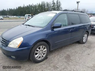 2008 Kia Sedona LX with VIN KNDMB233X86195286, listed as a IAAI auction lot 41750651 with 210,035 mi miles. Bid and sale history available at carsss.com. Image 2.