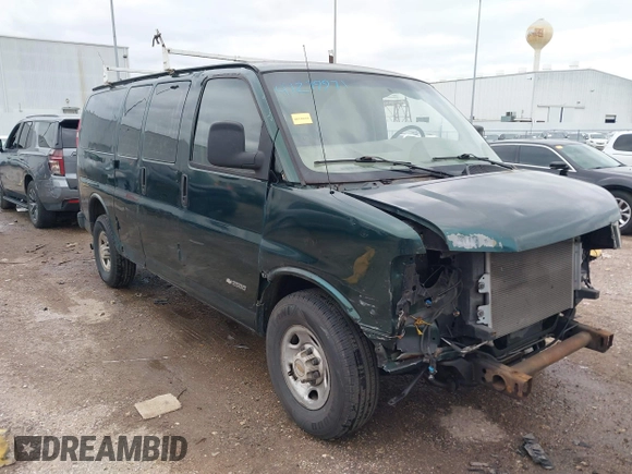 2004 Chevrolet Express Cargo Van with VIN 1GCGG25U541120927, listed as a IAAI auction lot 41279971 with 181,985 mi miles. Bid and sale history available at carsss.com. Image 1.